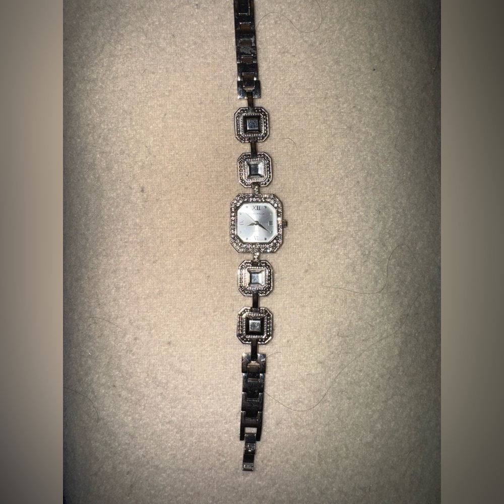 Vintage 90s working Charter Club watch with crystals